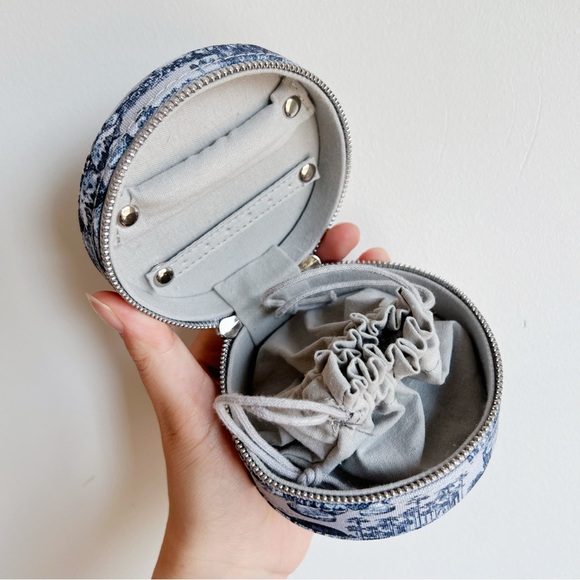 Dior Beauty Around the World Cosmetic Bag/Jewelry Box - Picture 4 of 5